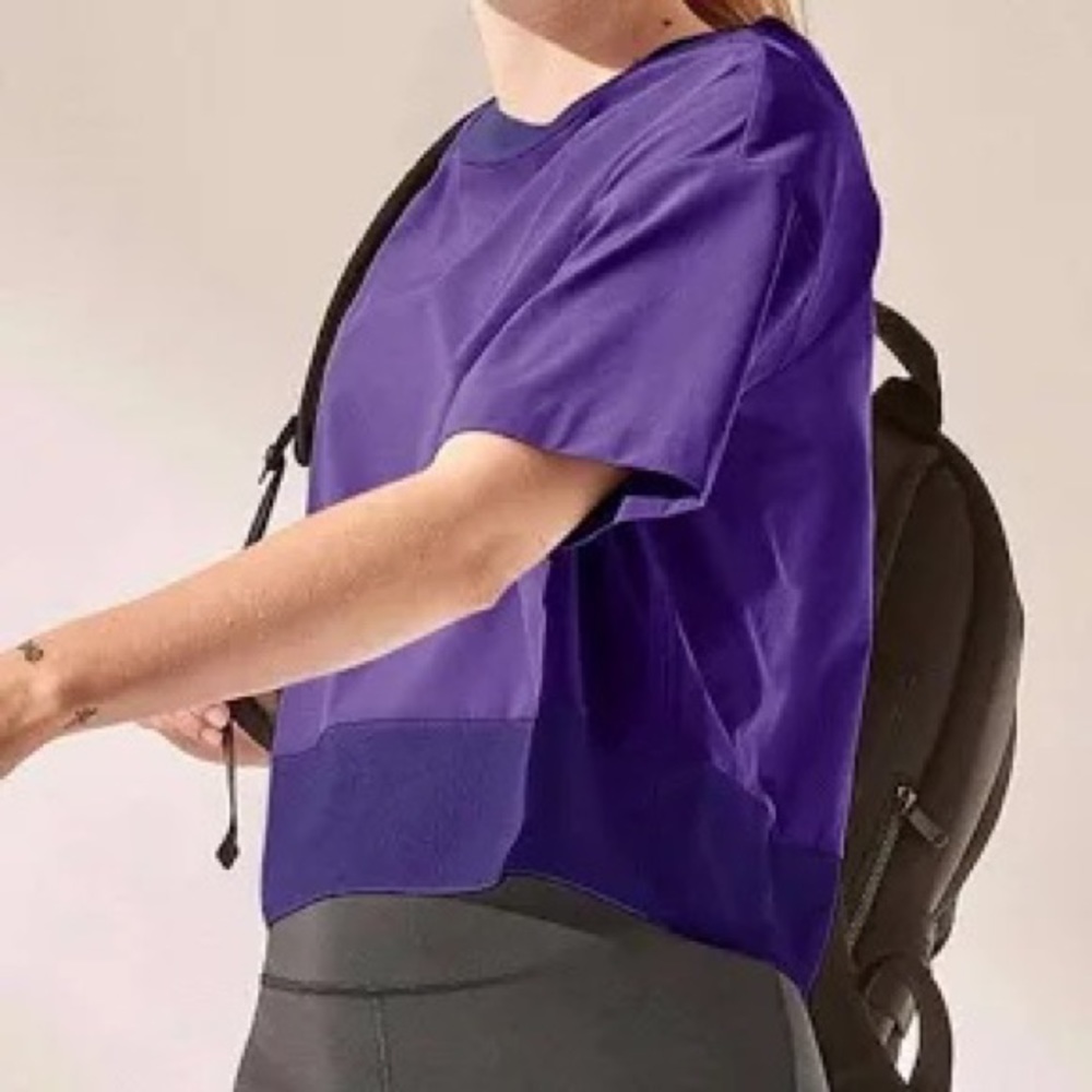 Athleta Zephyr Crop Tee Plum EUC